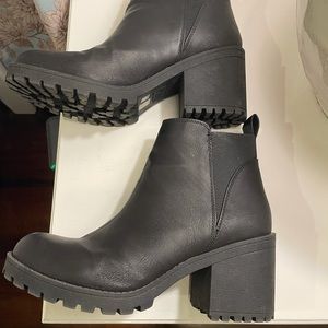 Dirty Laundry women’s black boots size 6.5